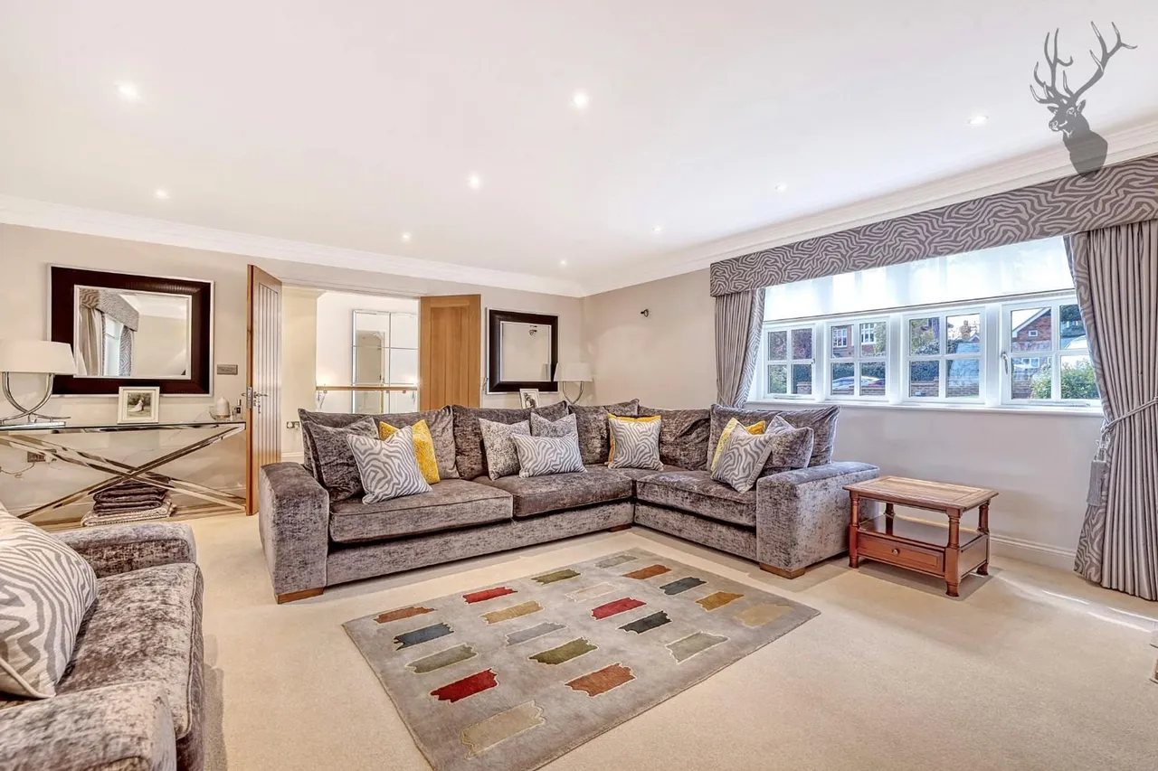St. Johns Road, Loughton, IG10, photo 12