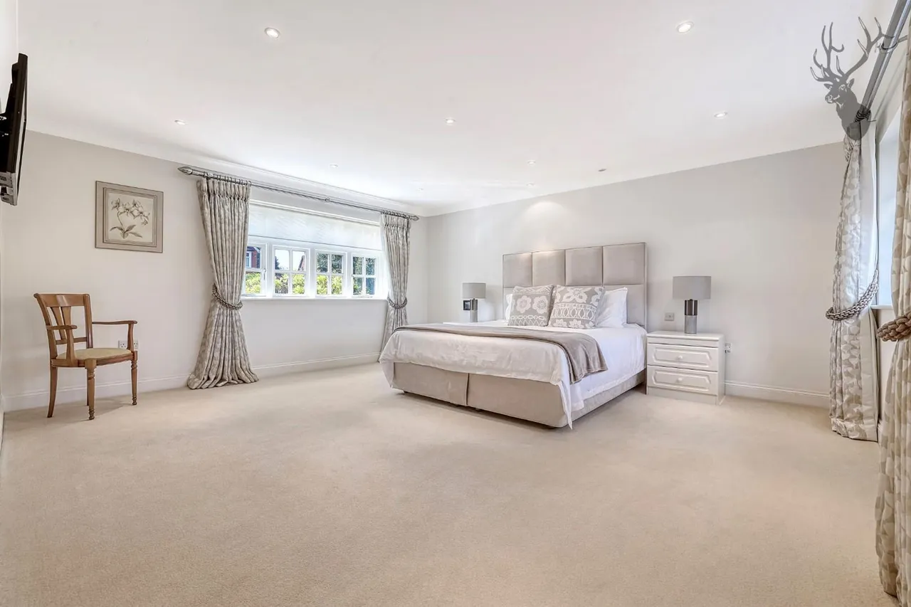 St. Johns Road, Loughton, IG10, photo 21