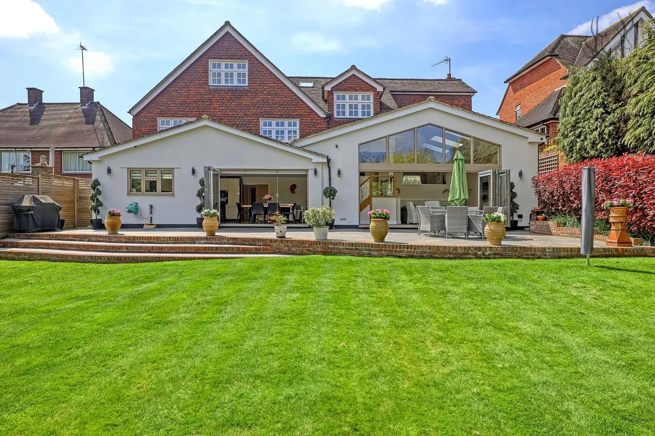 St. Johns Road, Loughton, IG10, photo 49