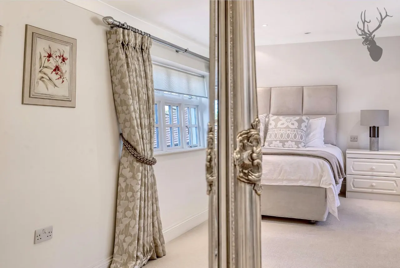 St. Johns Road, Loughton, IG10, photo 20
