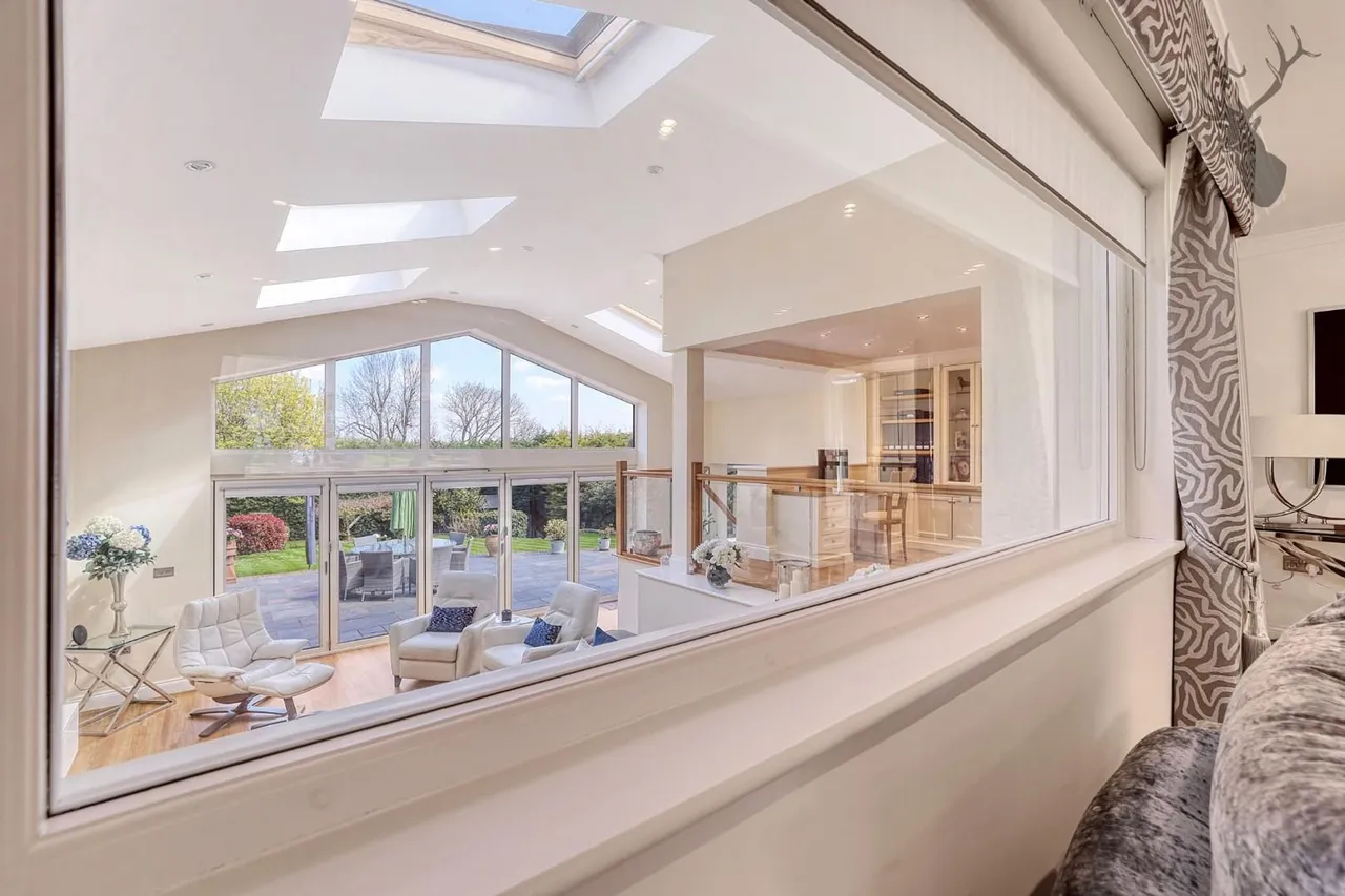 St. Johns Road, Loughton, IG10, photo 14
