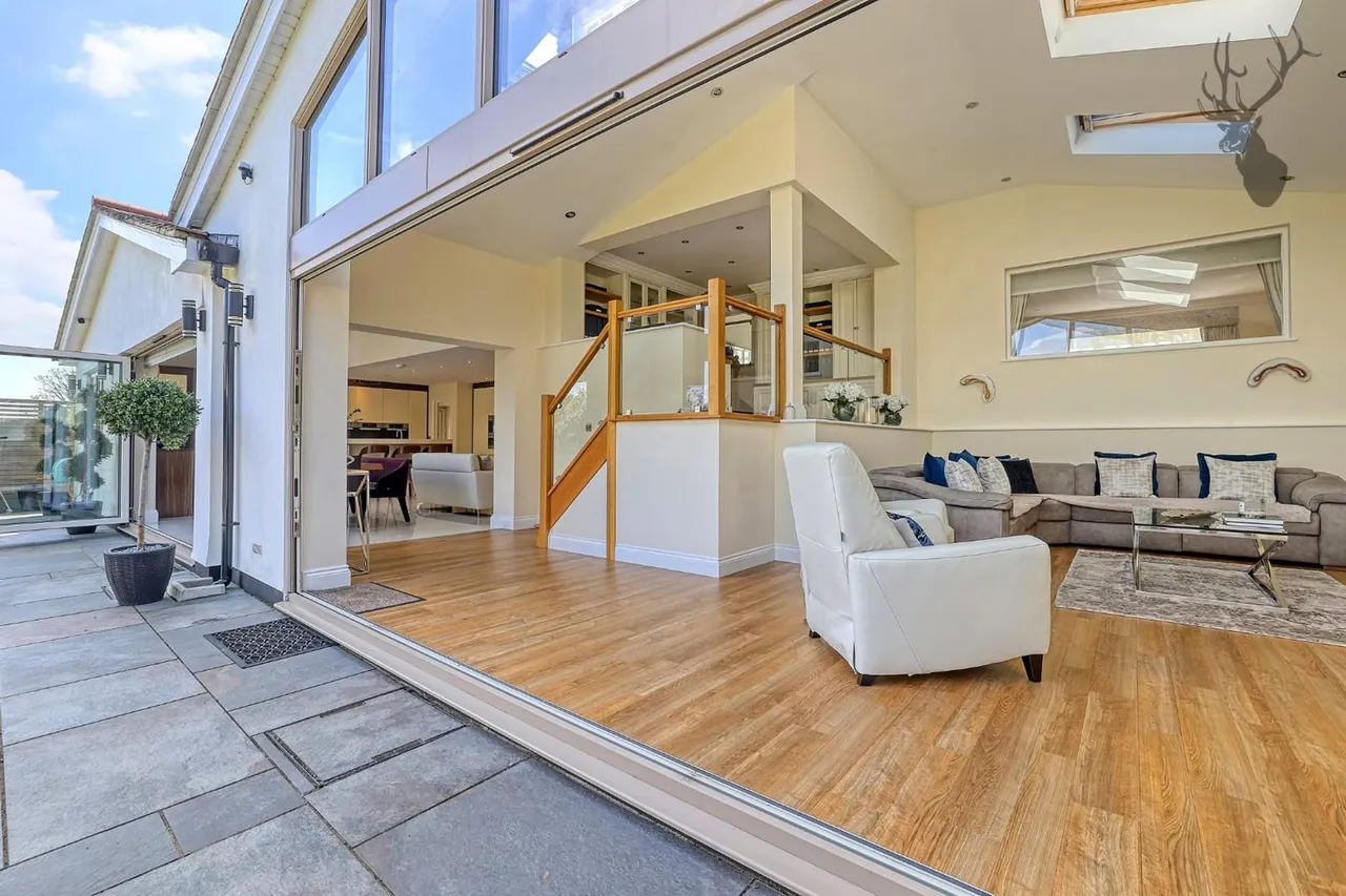 St. Johns Road, Loughton, IG10, photo 40