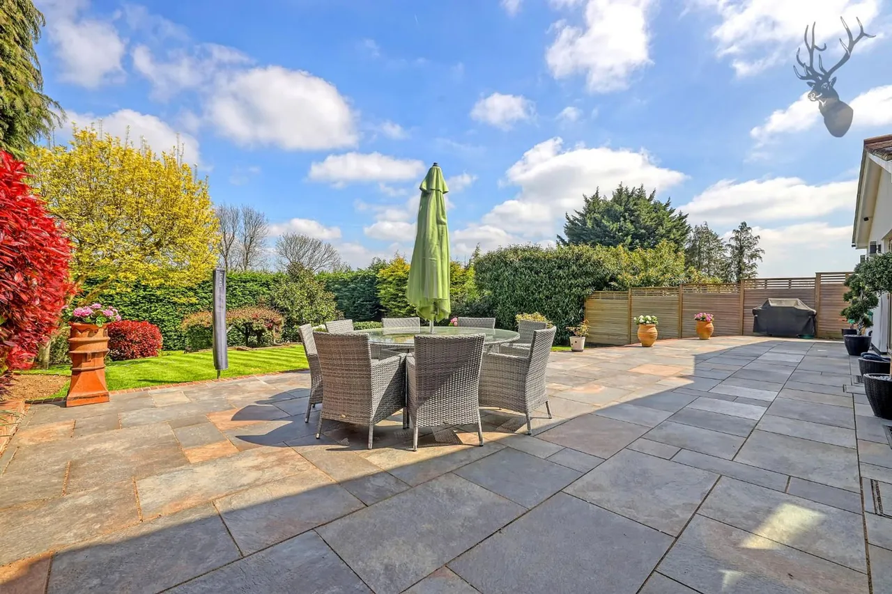 St. Johns Road, Loughton, IG10, photo 47