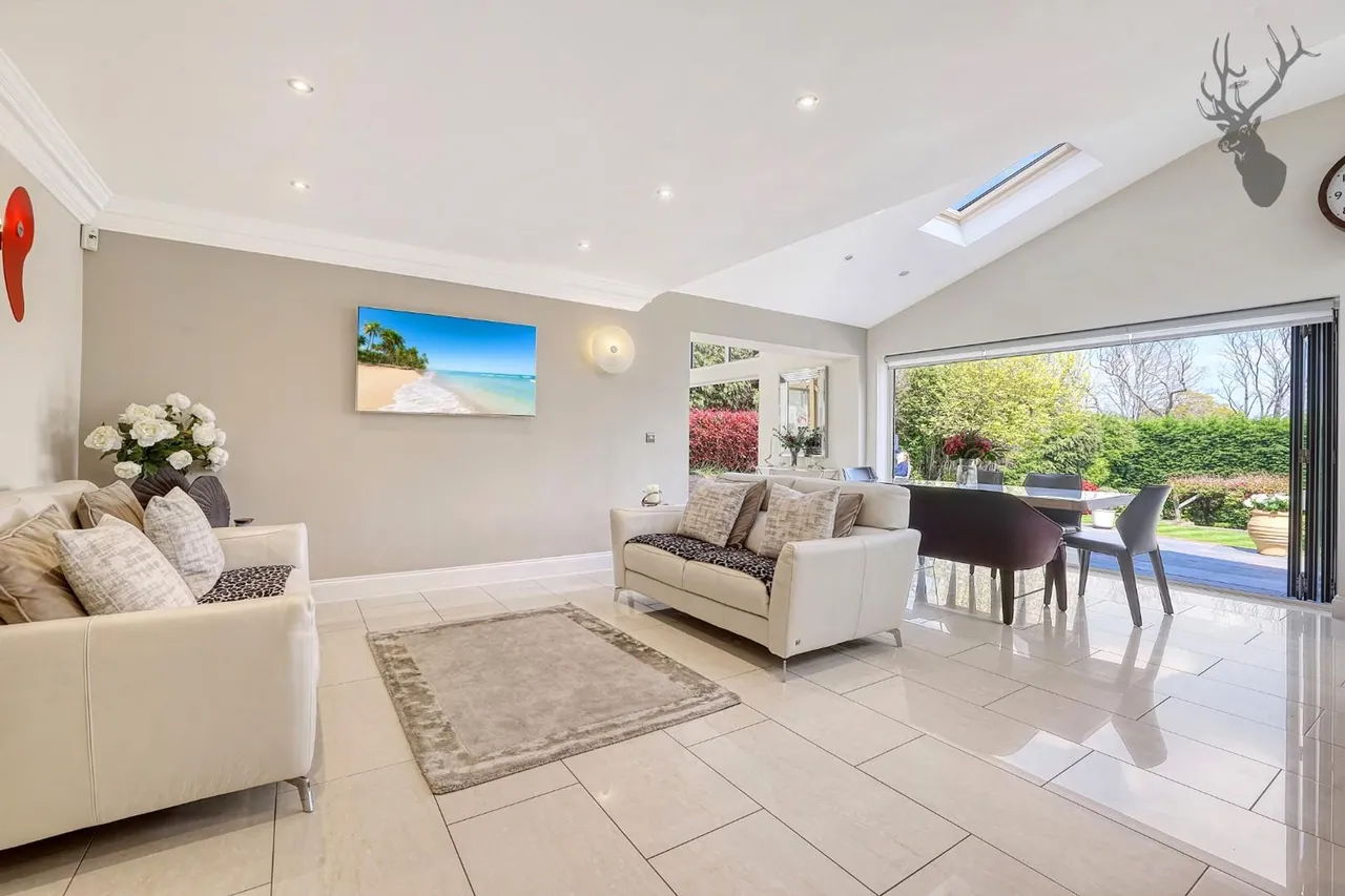 St. Johns Road, Loughton, IG10, photo 7
