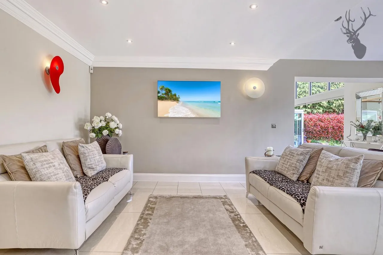 St. Johns Road, Loughton, IG10, photo 8