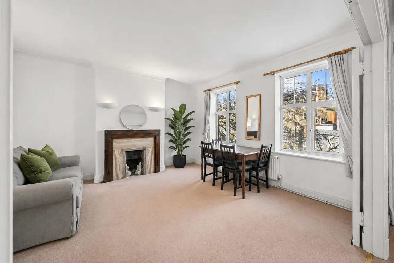 2 bed flat for sale — Haverstock Hill, London NW3 4QX