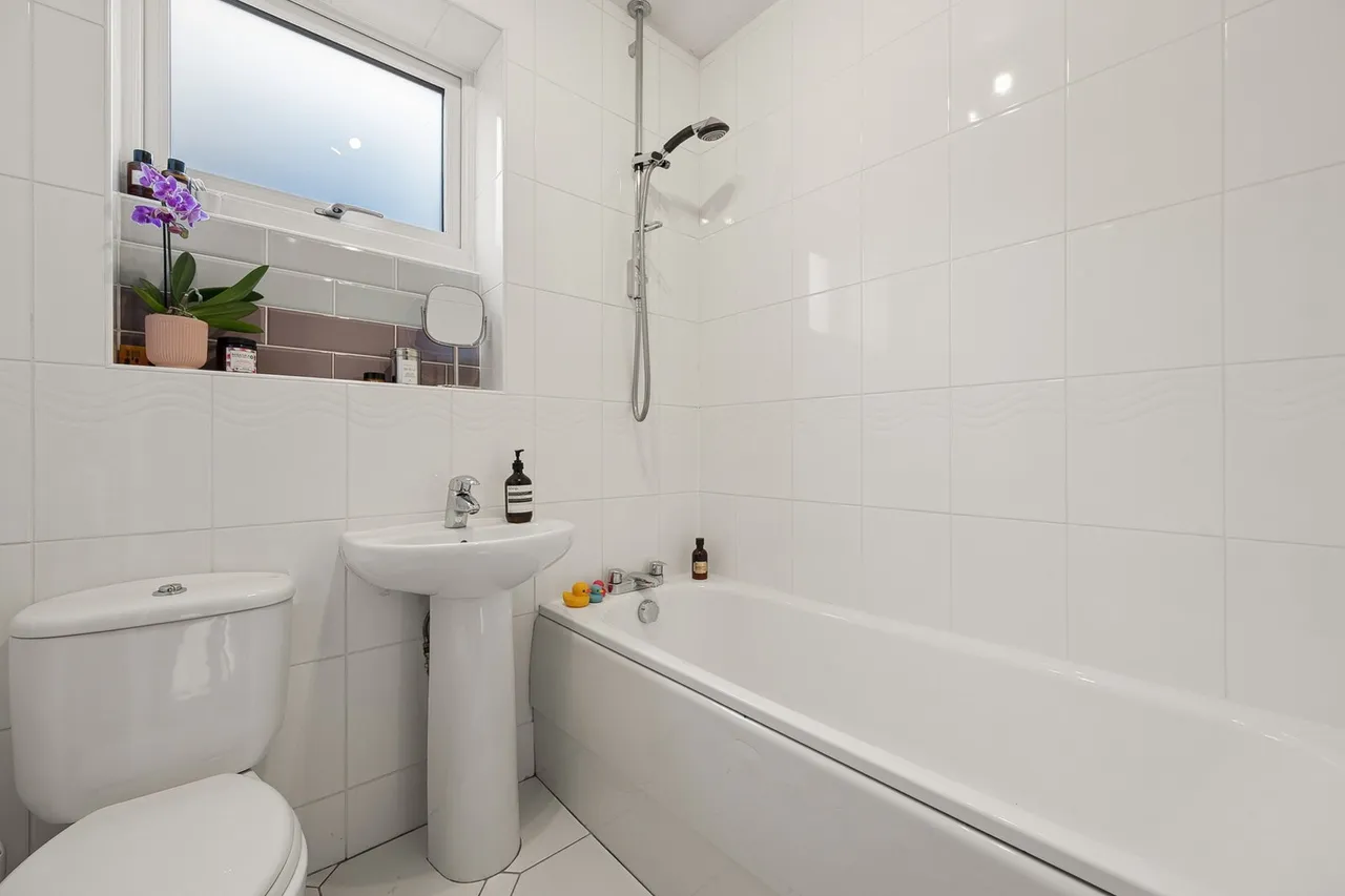 Locksley Close, Heaton Norris, SK4, photo 10