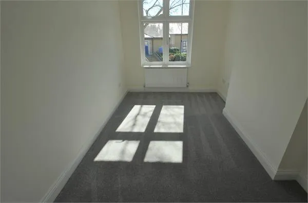 The Broadway, Mill Hill, photo 6