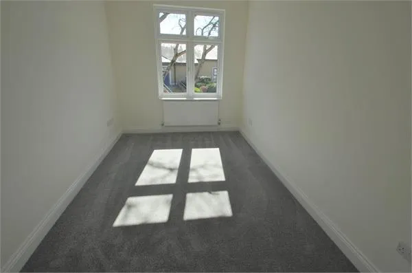 The Broadway, Mill Hill, photo 5