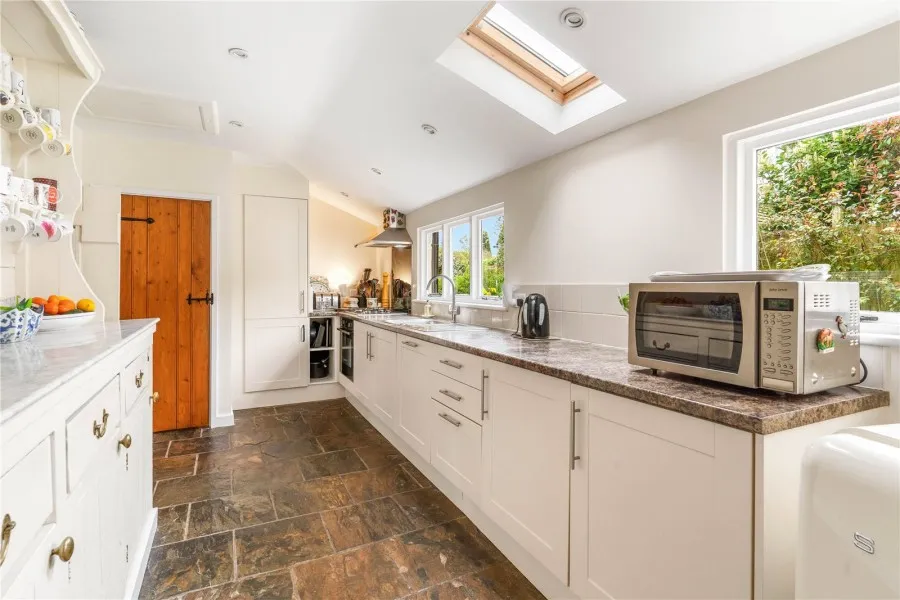 with 5 bedrooms in Brewers End, Nr Bishop's Stortford, CM22, photo 2