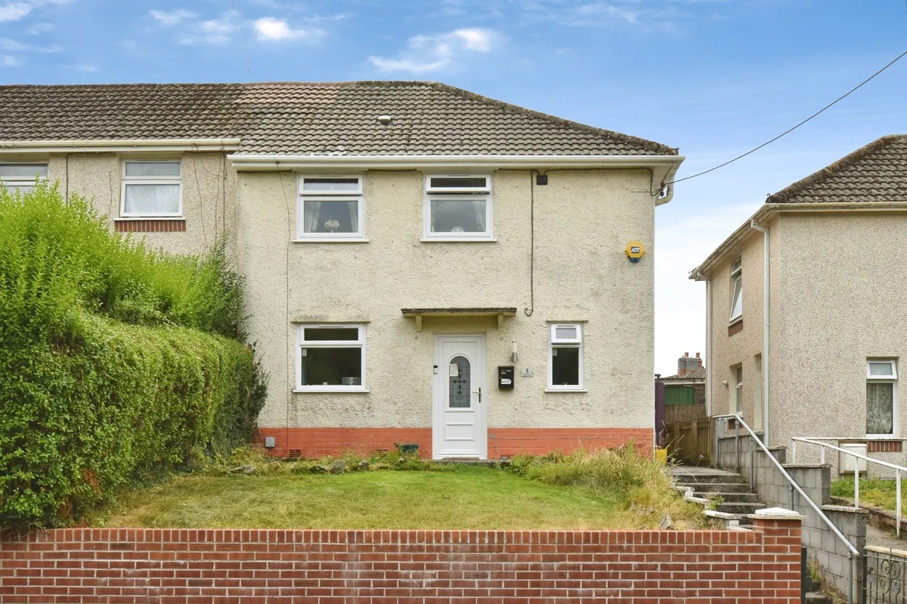 3 bed house for sale, Heol Hir Ammanford, SA18