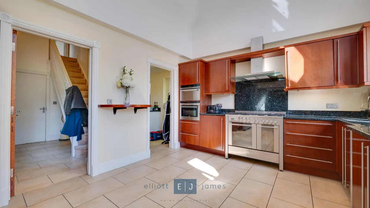 Sewardstone Road, London, E4, photo 8