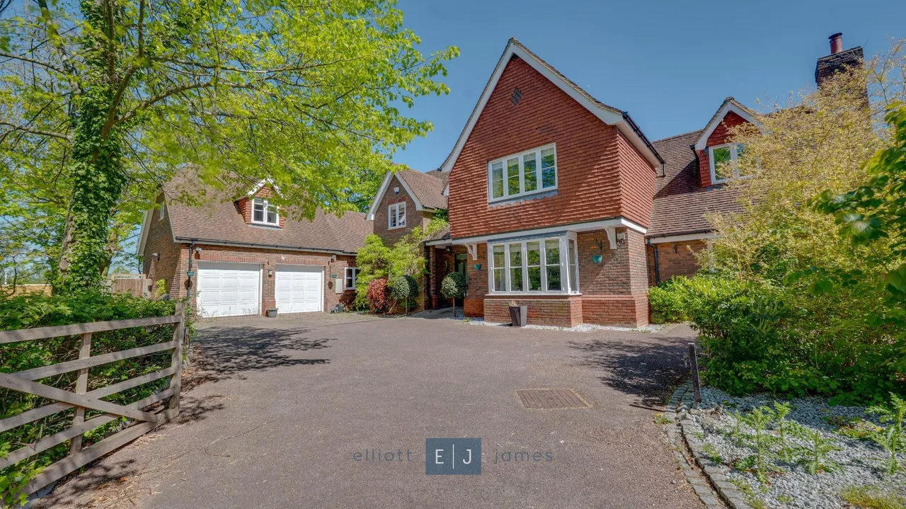 6 bed house for sale, Sewardstone Road, London, E4