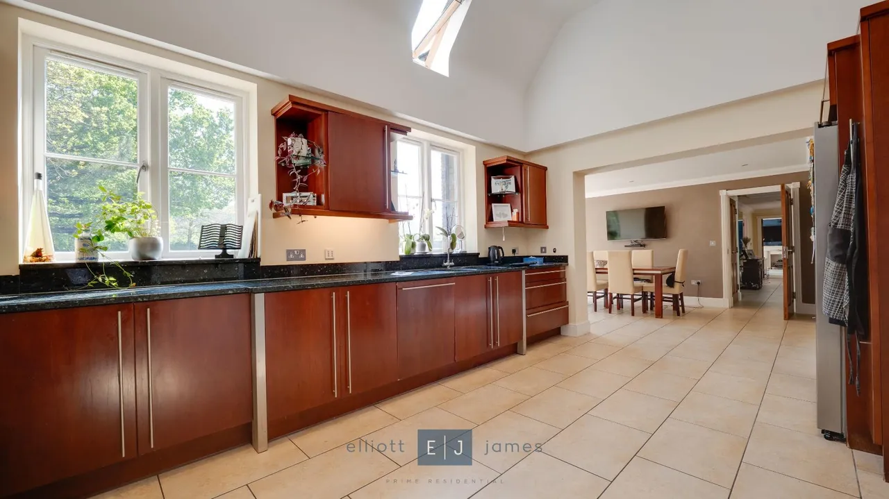 Sewardstone Road, London, E4, photo 10