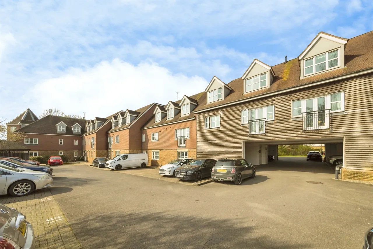 Brookhill Road, Copthorne, Crawley, photo 6