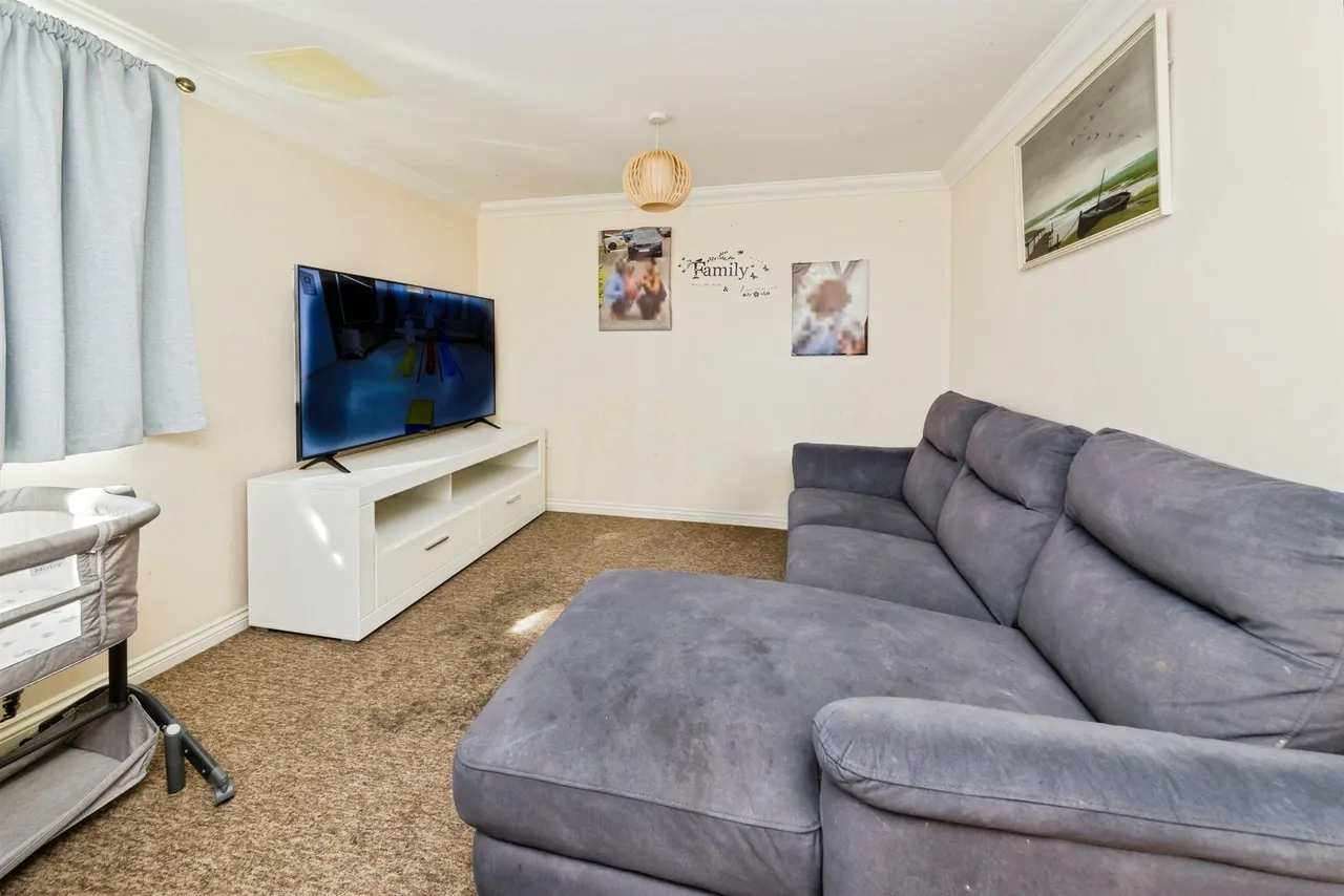 Brookhill Road, Copthorne, Crawley, photo 2