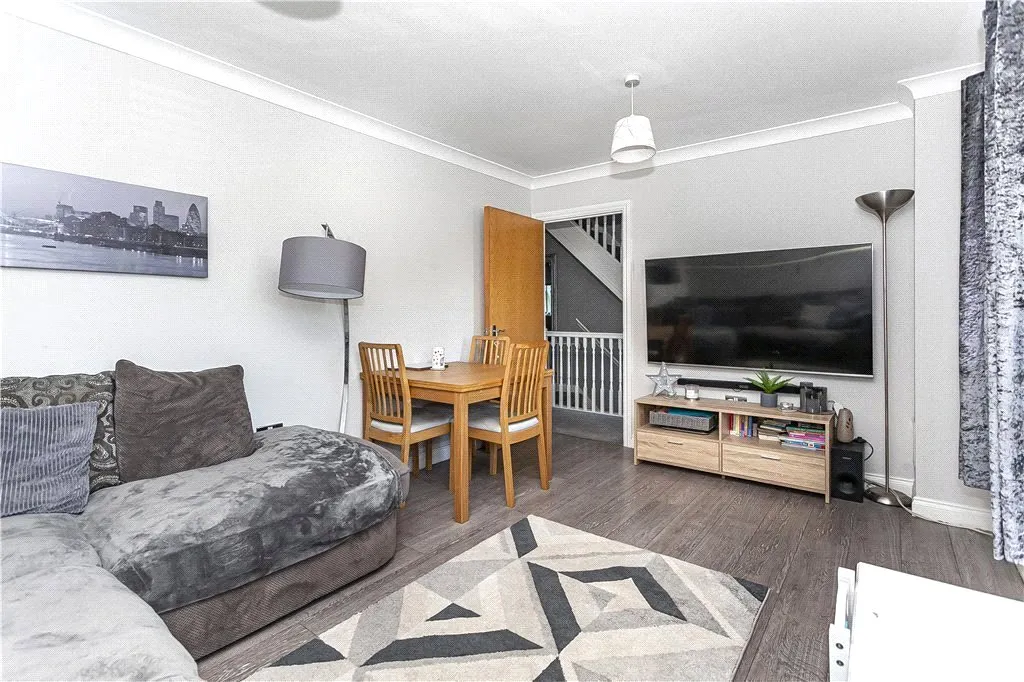 International Way, Sunbury-on-Thames, TW16, photo 6
