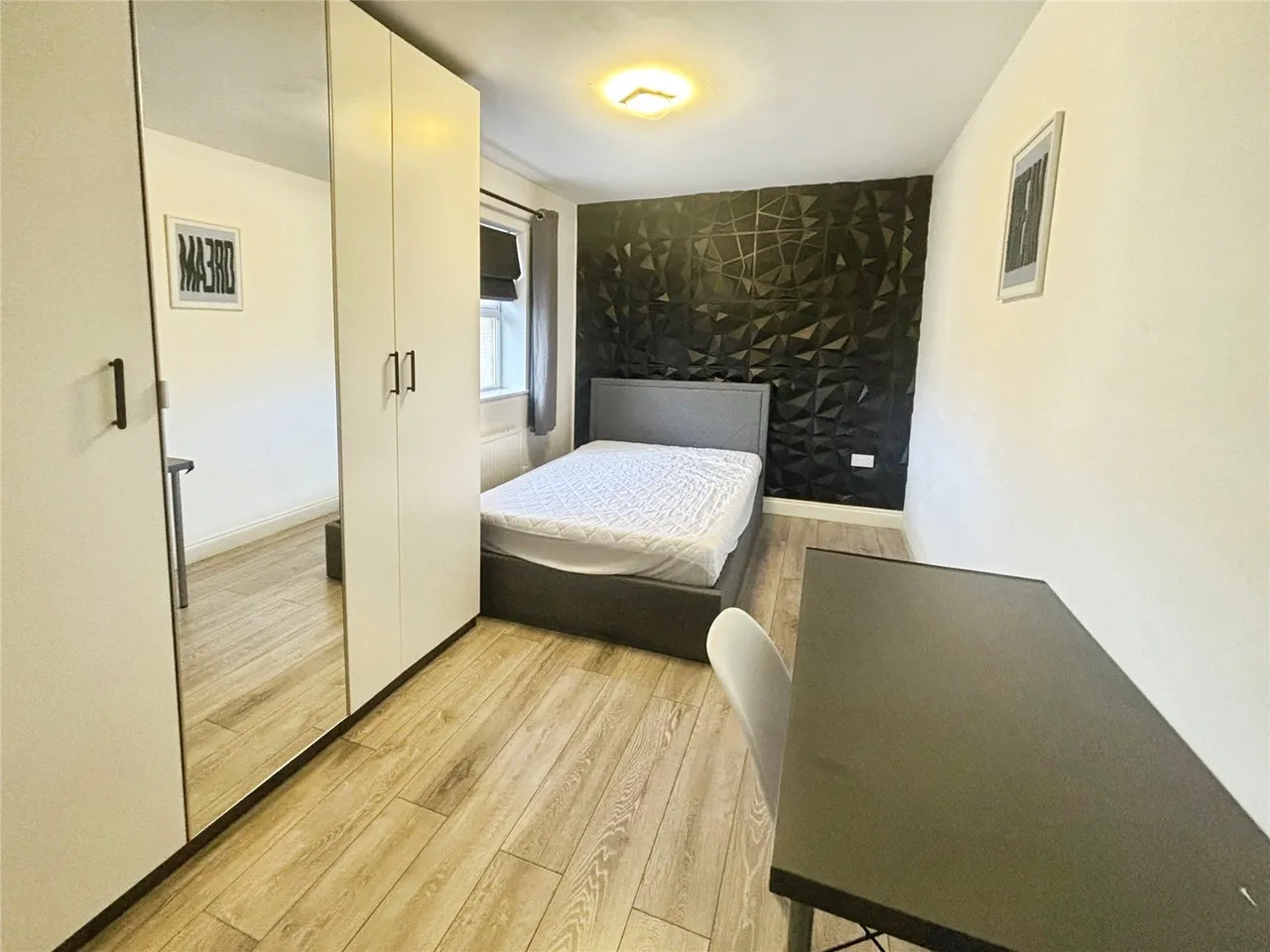 International Way, Sunbury-on-Thames, TW16, photo 8