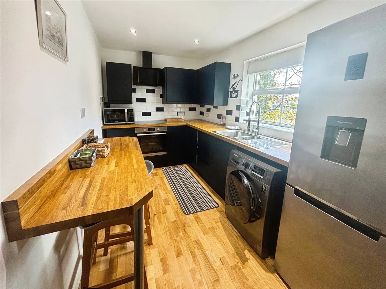 International Way, Sunbury-on-Thames, TW16, photo 3