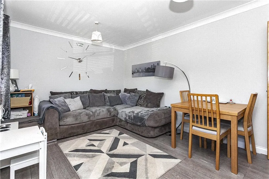 International Way, Sunbury-on-Thames, TW16, photo 7