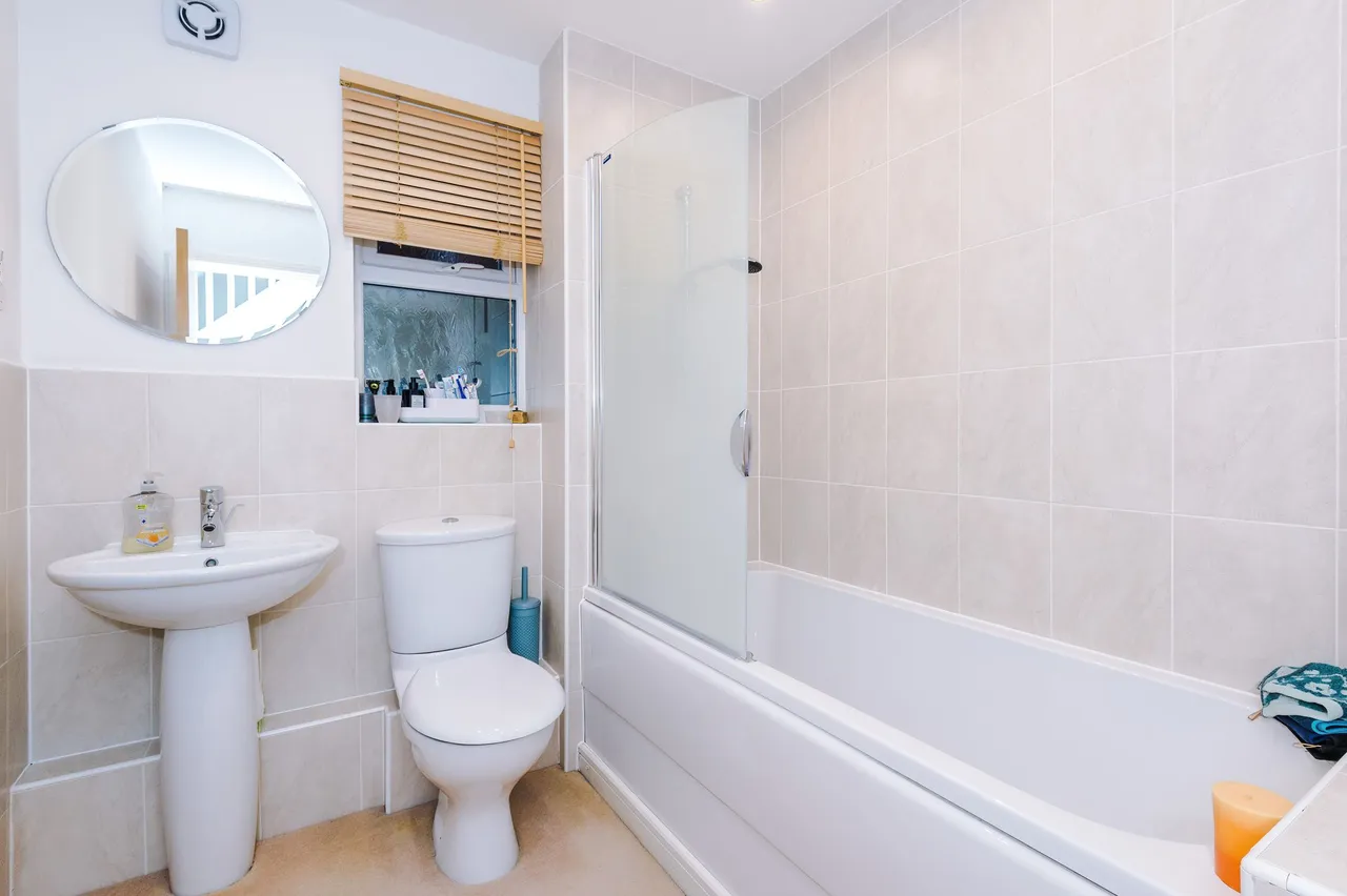 Holywell Drive, Warrington, WA1, photo 13
