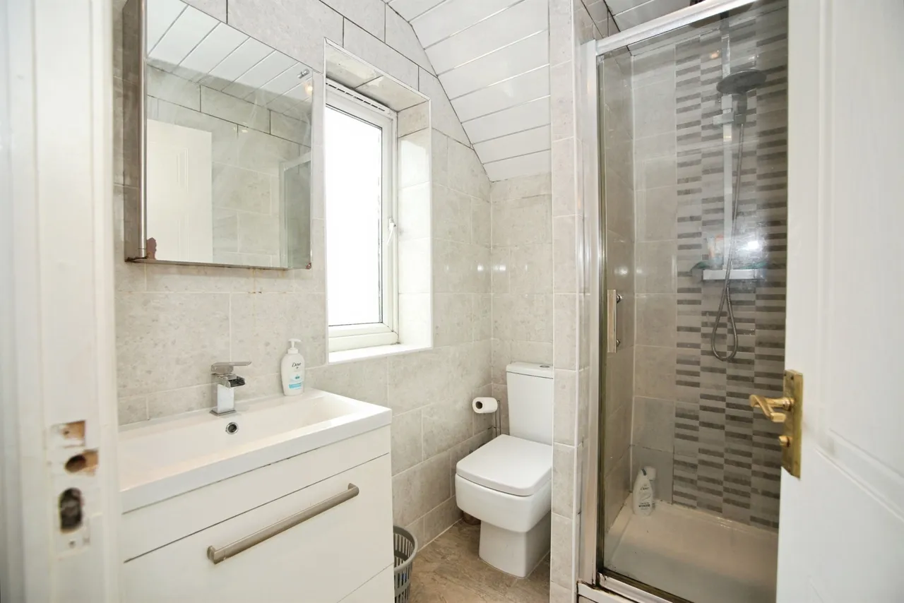 Coed-Y-Graig Hengoed, CF82, photo 19