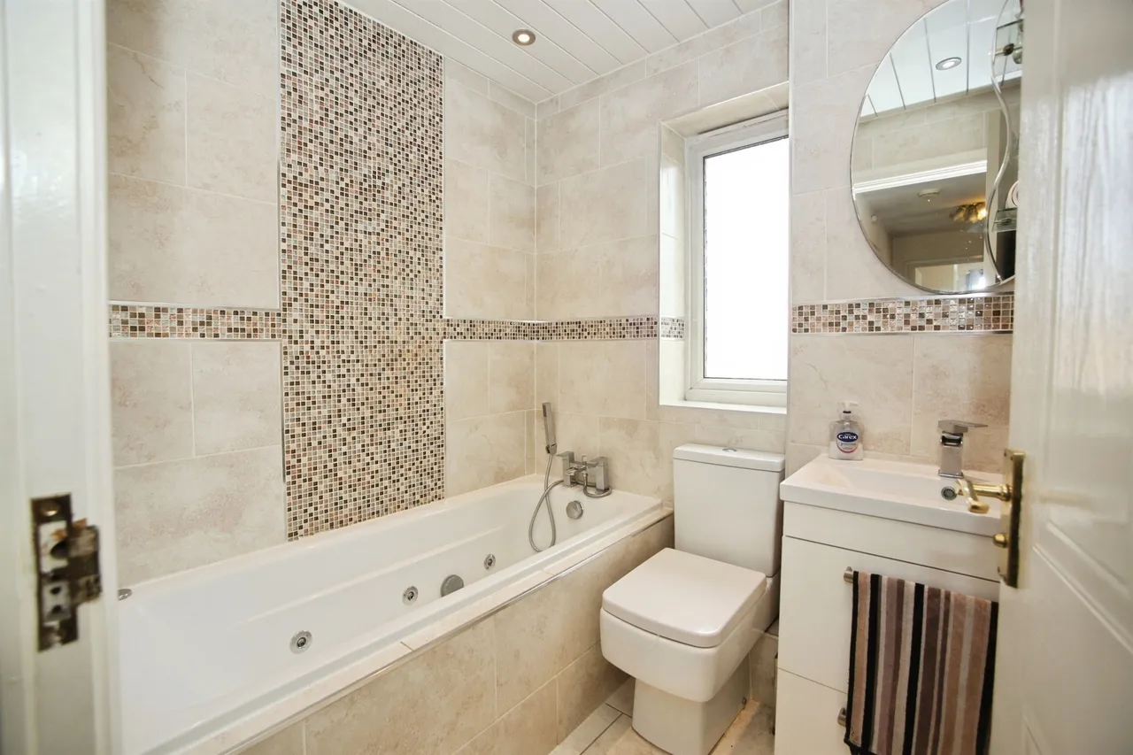 Coed-Y-Graig Hengoed, CF82, photo 20