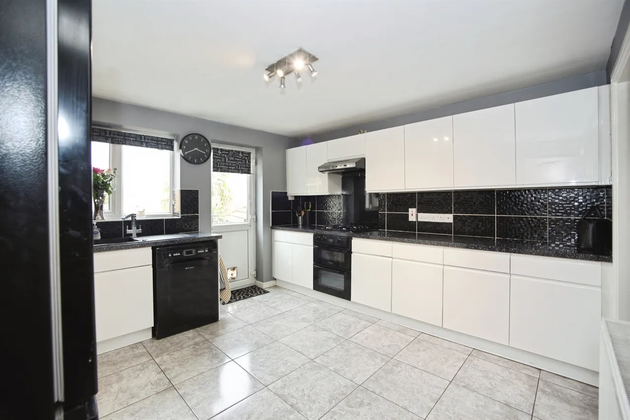 Coed-Y-Graig Hengoed, CF82, photo 6