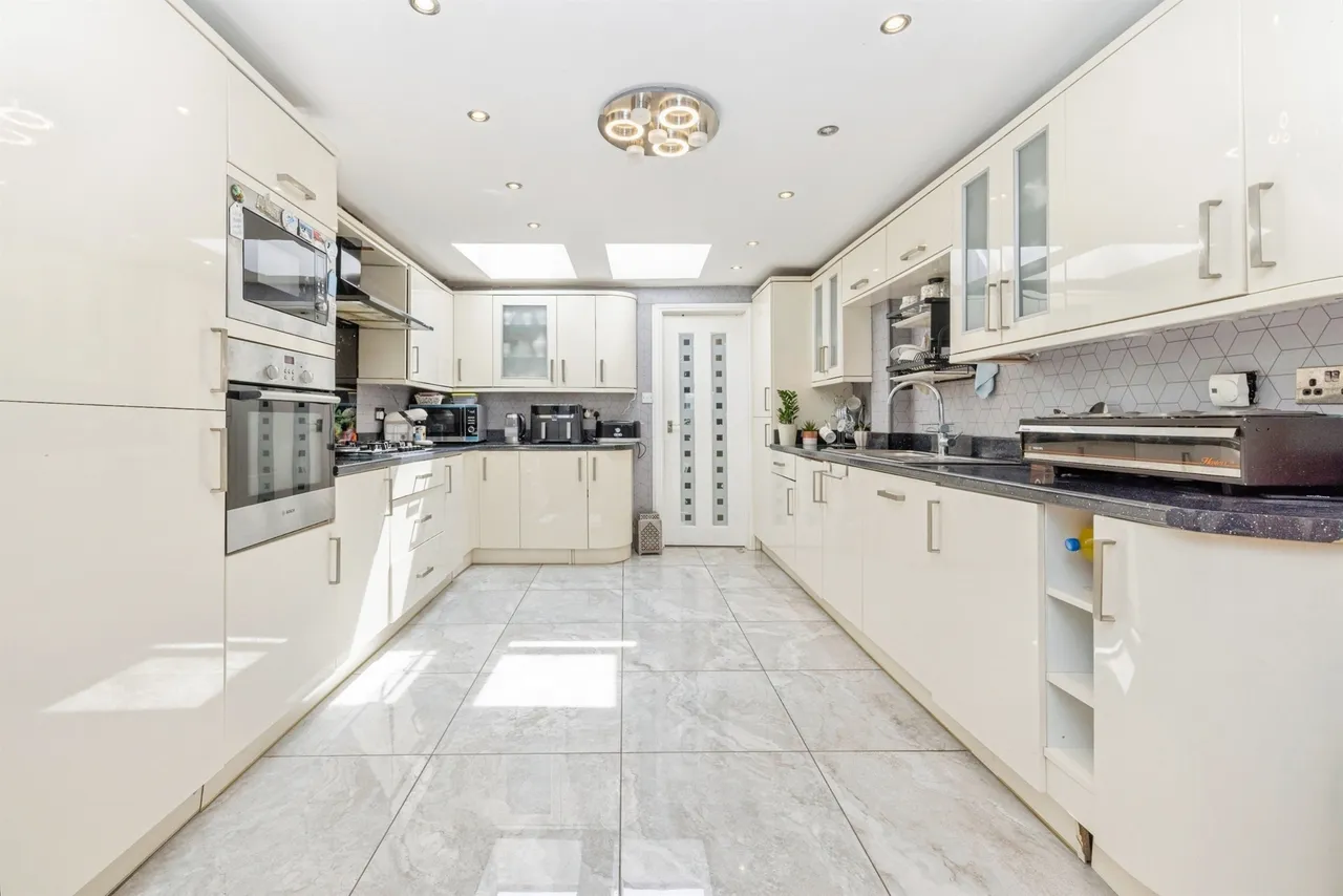 St. Marys Road, Watford, WD18, photo 8
