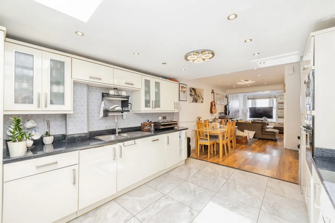 St. Marys Road, Watford, WD18, photo 6