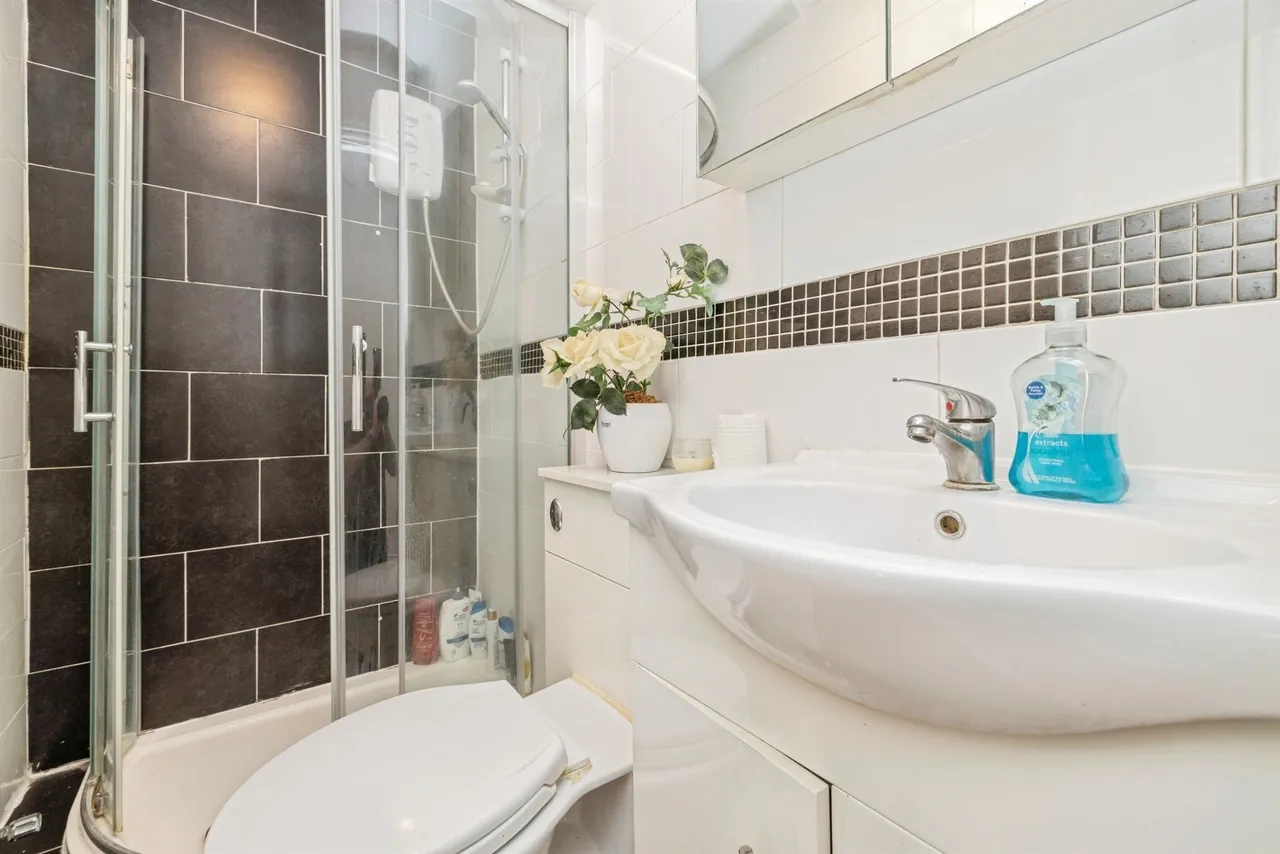 St. Marys Road, Watford, WD18, photo 15