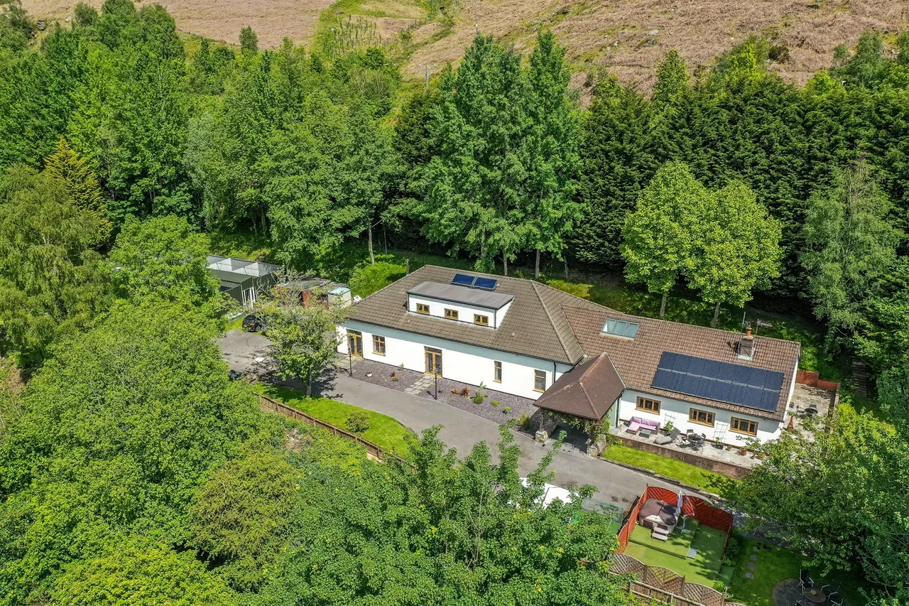 7 bed house for sale, Taff Merthyr House Treharris, CF46
