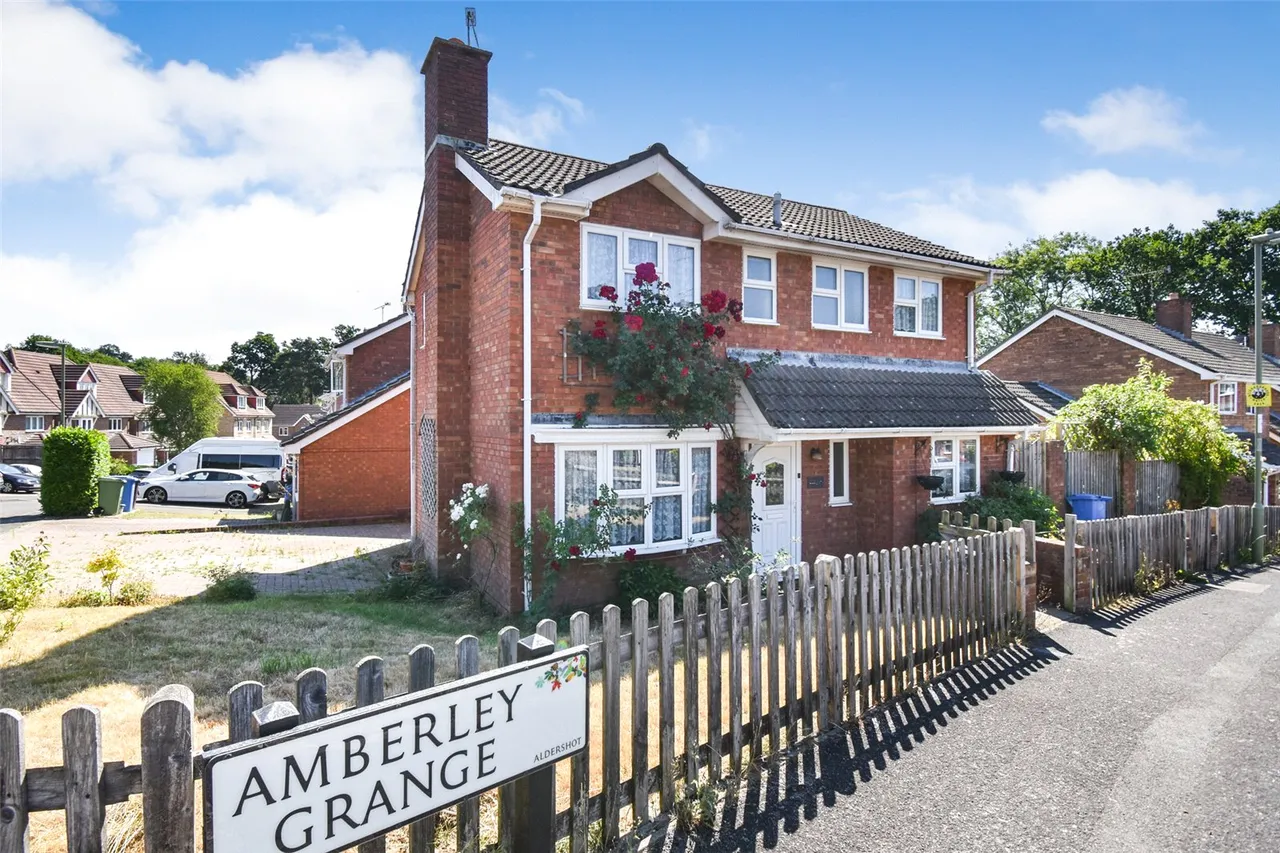 4 bed house for sale — Luke Road East, Aldershot, Hampshire, GU11 3AX