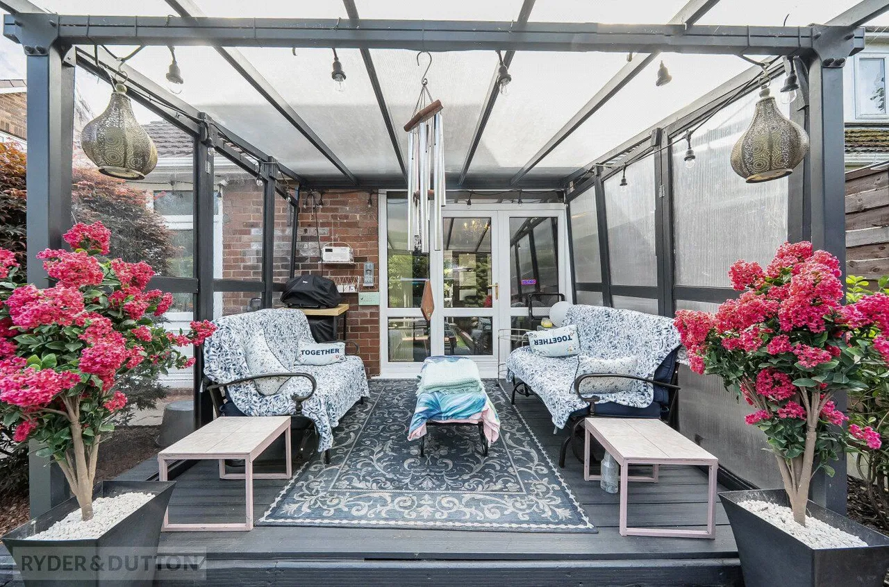 Edward Road, Shaw, OL2, photo 9