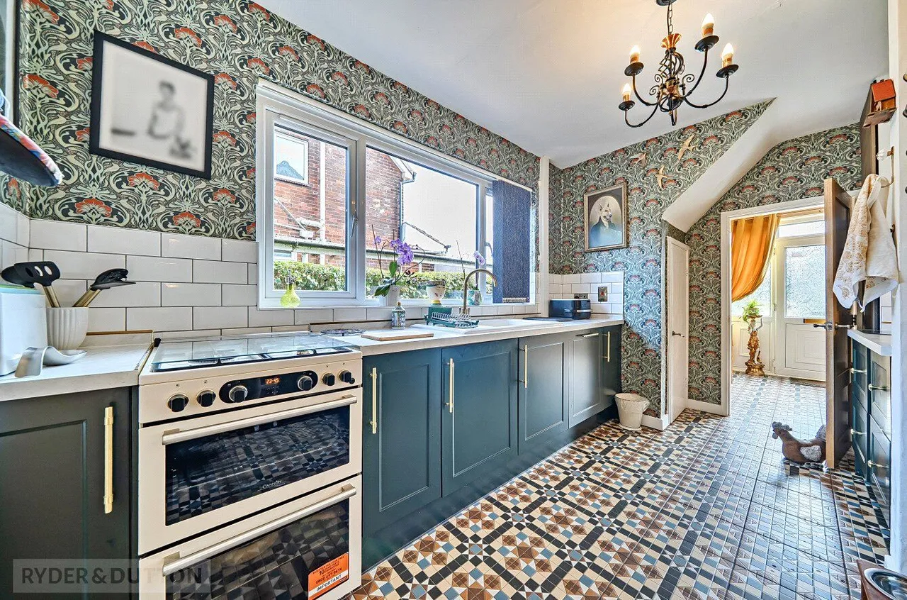 Edward Road, Shaw, OL2, photo 4