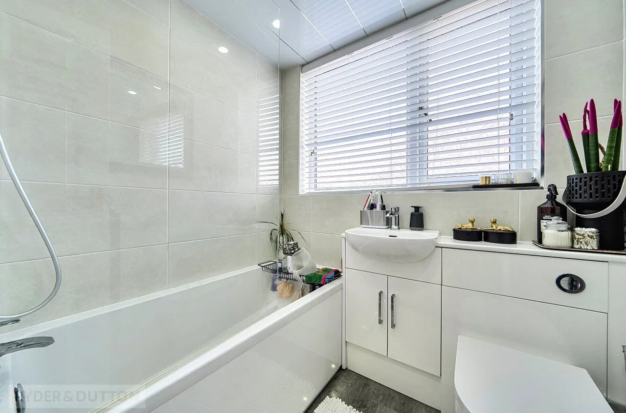 Edward Road, Shaw, OL2, photo 12