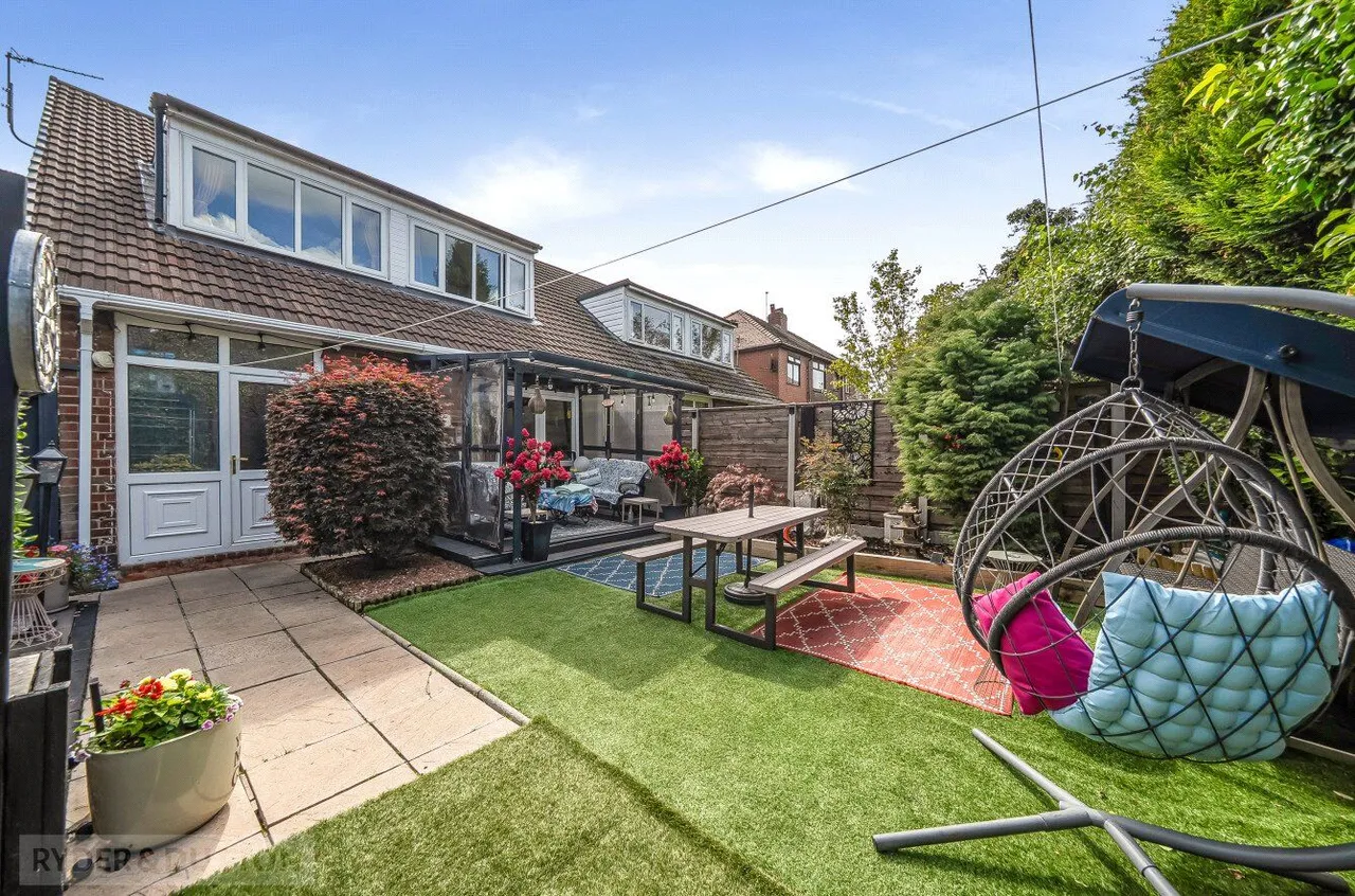 Edward Road, Shaw, OL2, photo 15