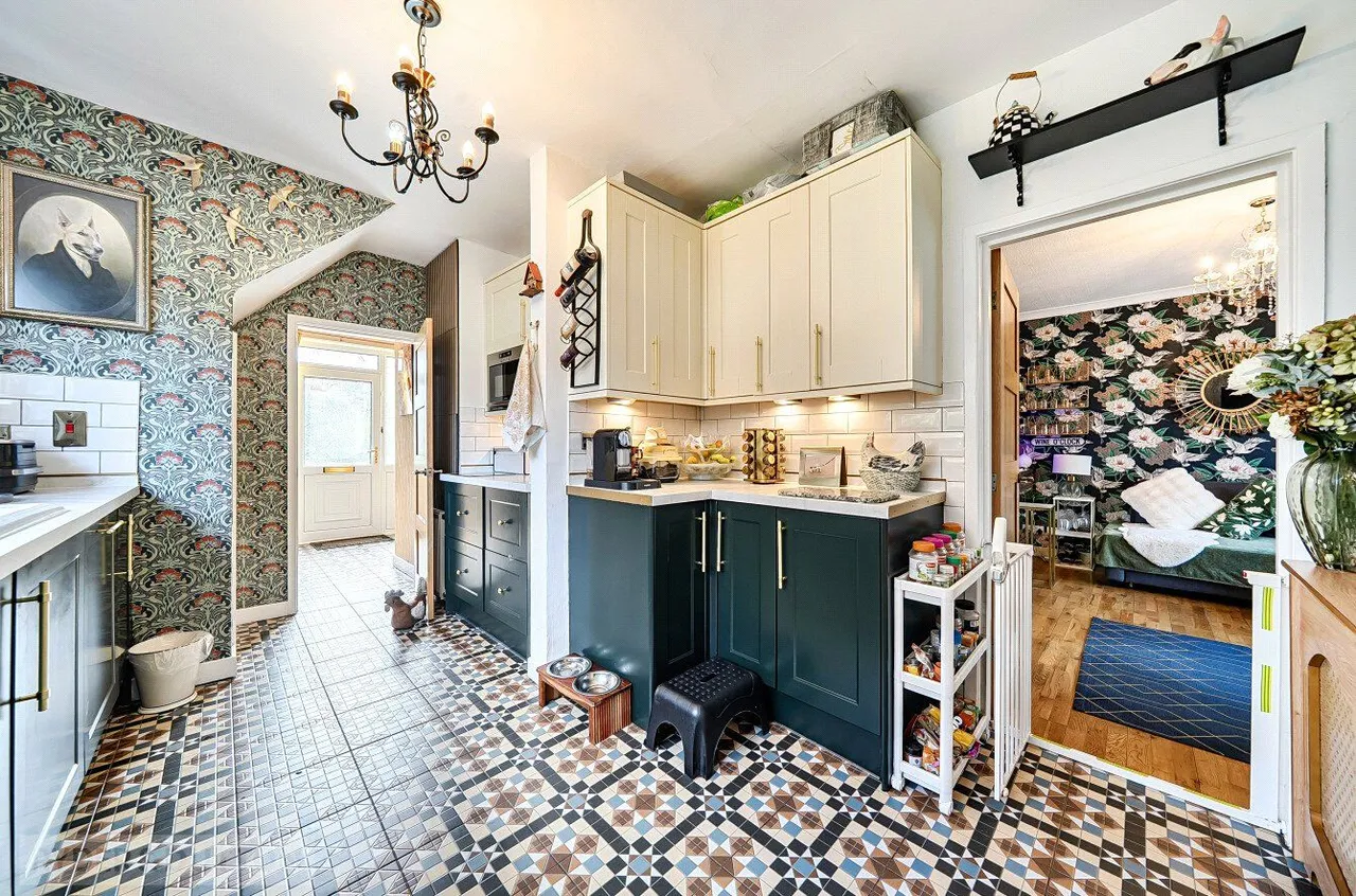 Edward Road, Shaw, OL2, photo 5