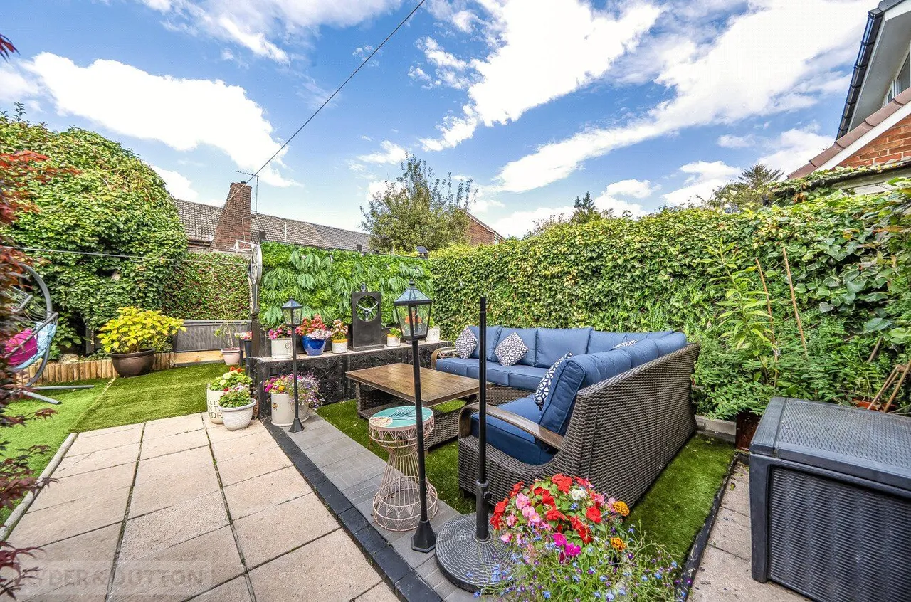 Edward Road, Shaw, OL2, photo 16