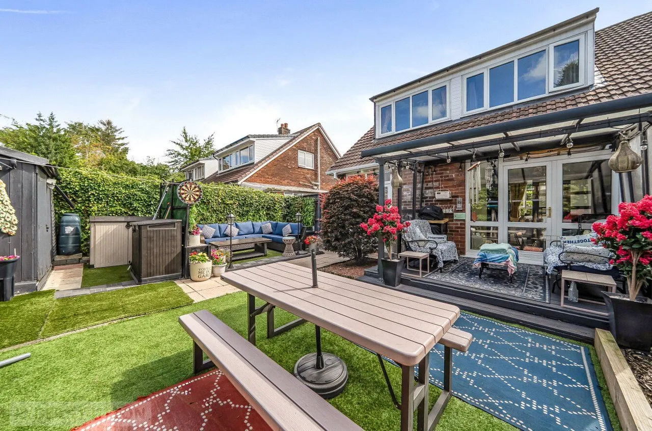 3 bed house for sale, Edward Road, Shaw, OL2