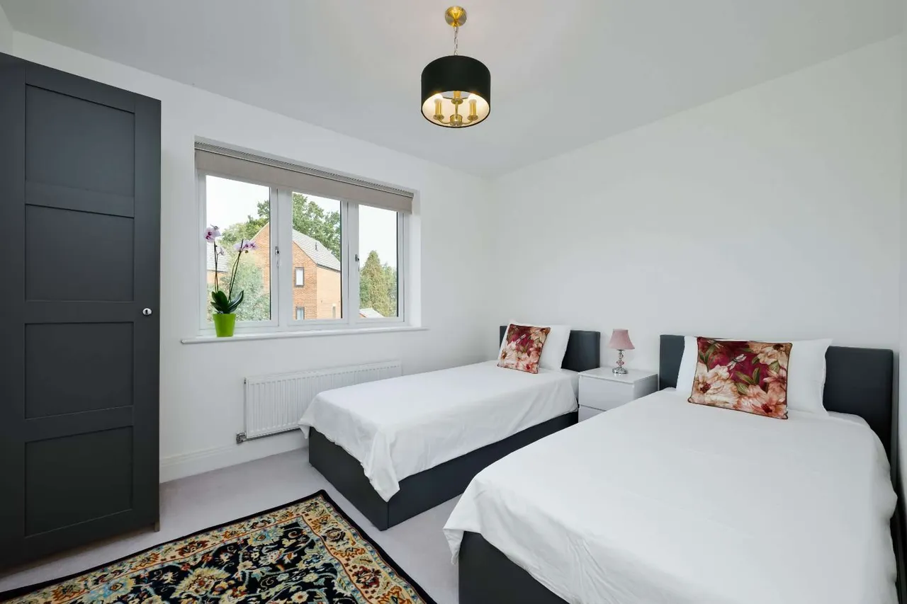 Botleys Road, Ottershaw, KT16, photo 15