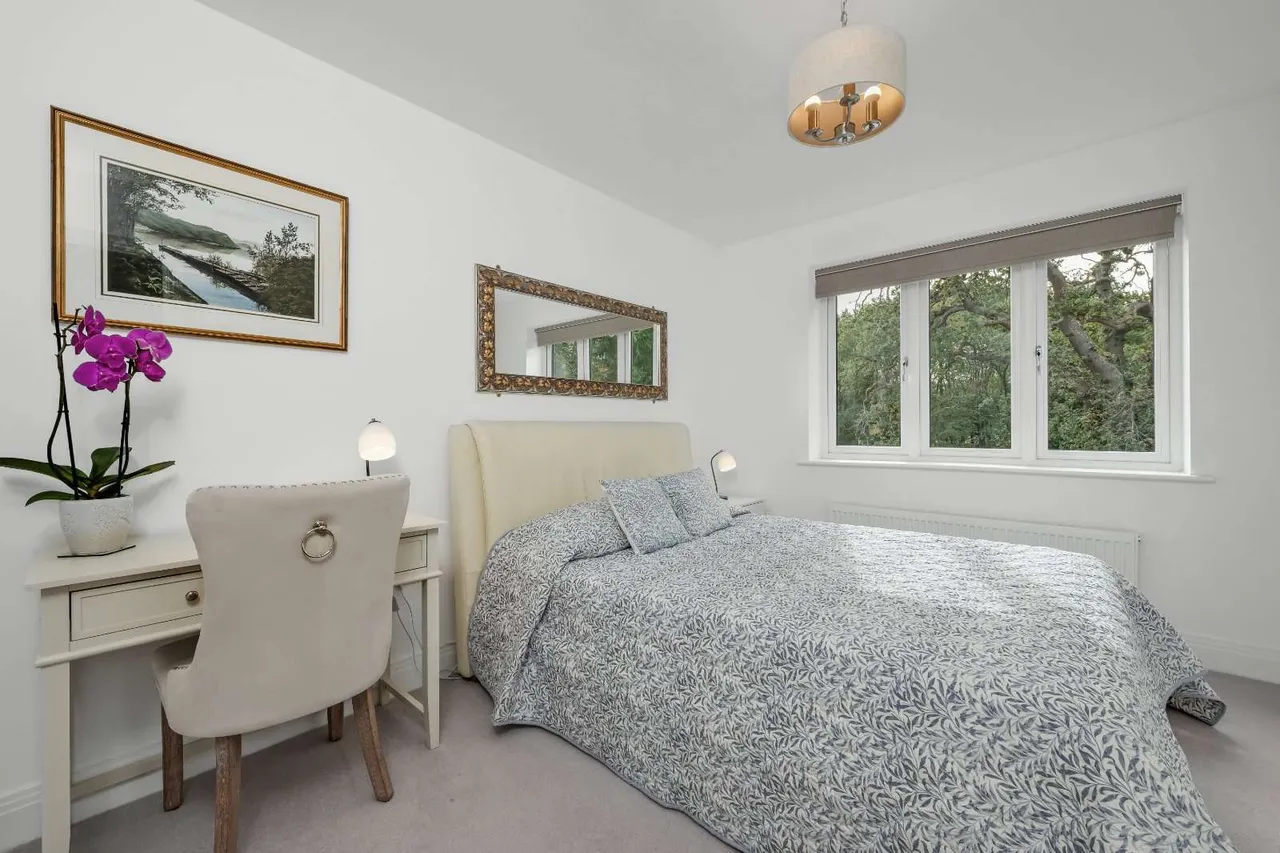 Botleys Road, Ottershaw, KT16, photo 13