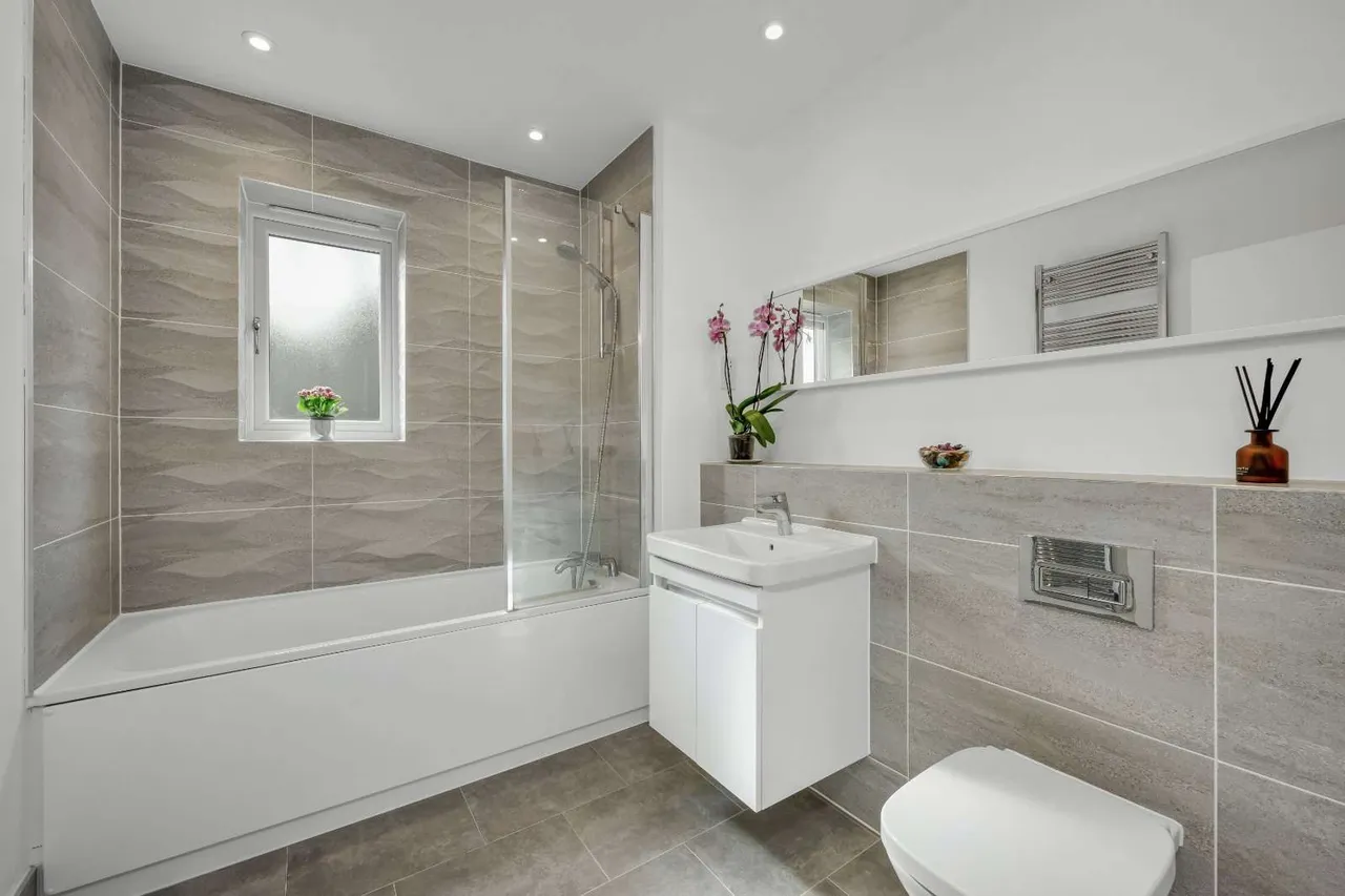 Botleys Road, Ottershaw, KT16, photo 17