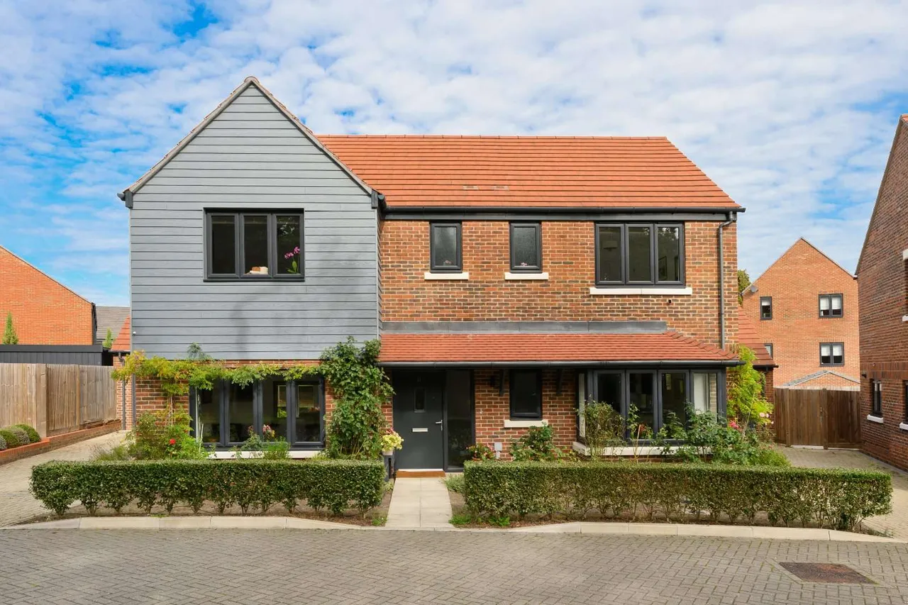 4 bed new development for sale, Botleys Road, Ottershaw, KT16