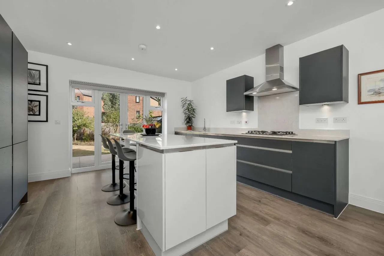 Botleys Road, Ottershaw, KT16, photo 5