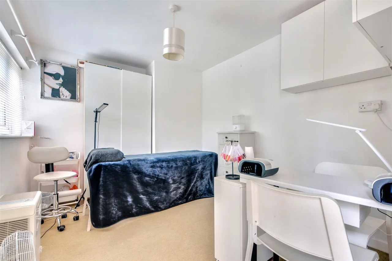 Mansfield Road, Redhill, NG5, photo 7