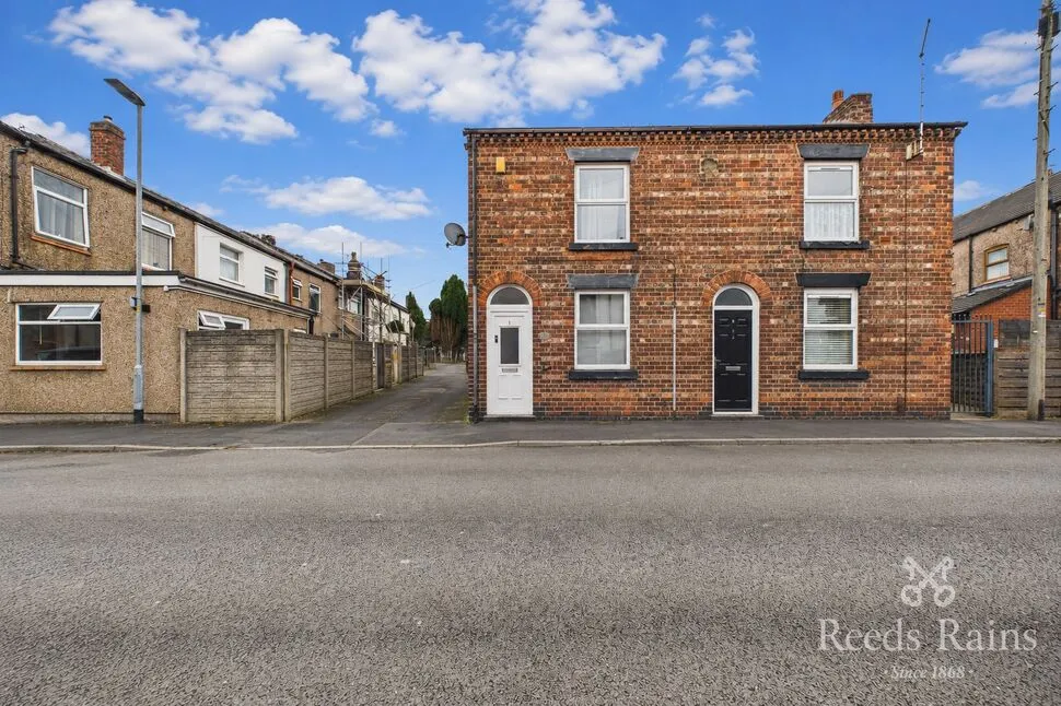 2 bed house to rent — Cross Street, Orrell, Greater Manchester, WN5