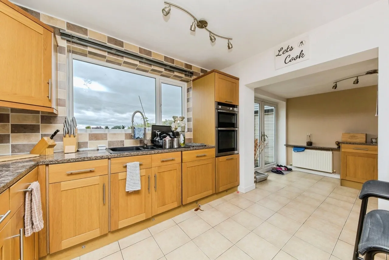 Pexhill Drive, Macclesfield, Cheshire, SK10, photo 5
