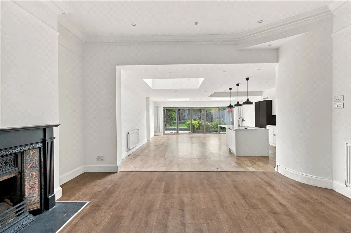 Magdalen Road, London, SW18, photo 3