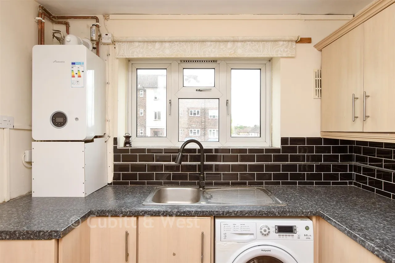 Radstock Way, Merstham, RH1, photo 6